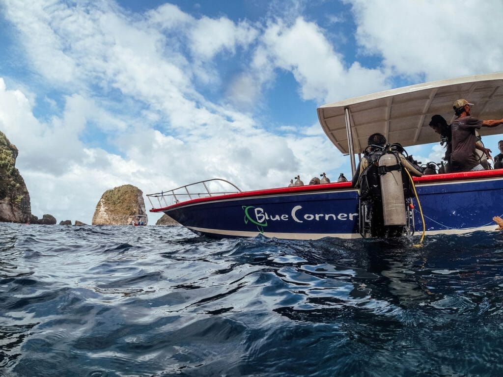 Blue Corner dive boat with divers